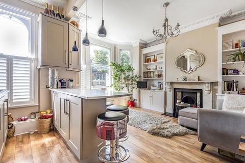 2 bedroom flat for sale, Vardens Road, Battersea