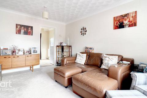 2 bedroom terraced house for sale, Honeysuckle Way, Bury St Edmunds