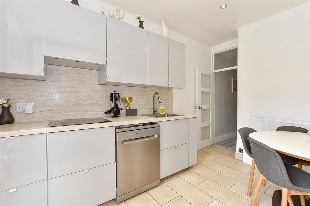 Kitchen/ Dining Room