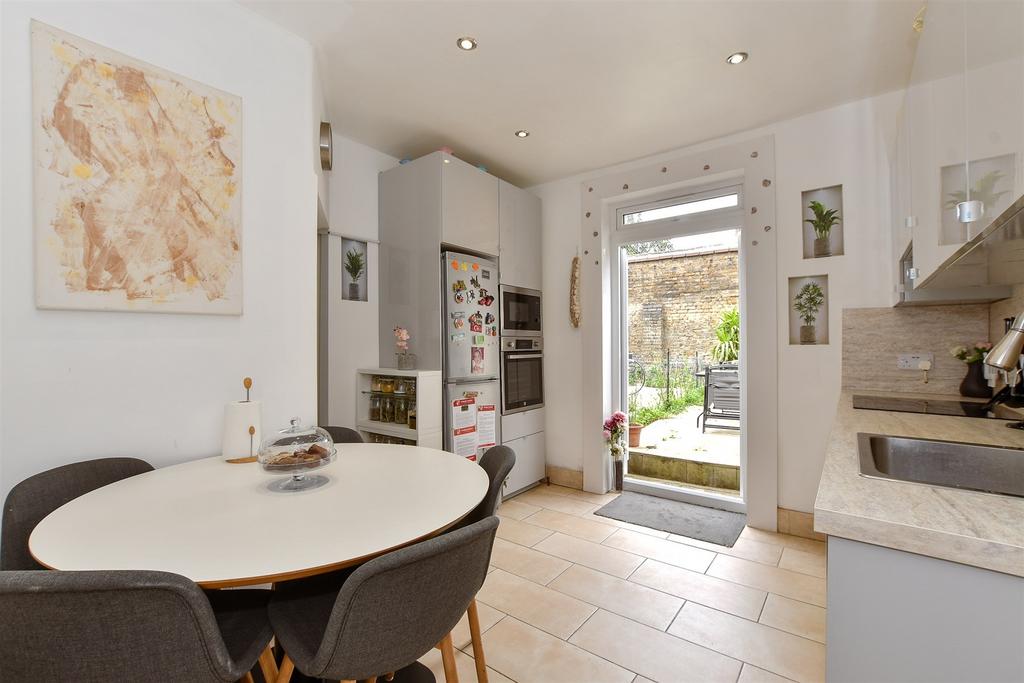 Kitchen/ Dining Room