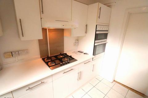 3 bedroom flat to rent, Canada Crescent, Acton, W3