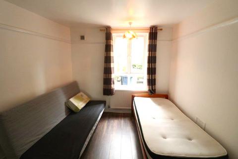 3 bedroom flat to rent, Canada Crescent, Acton, W3