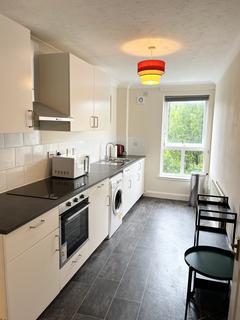 2 bedroom flat to rent, Morrison Circus, Edinburgh EH3