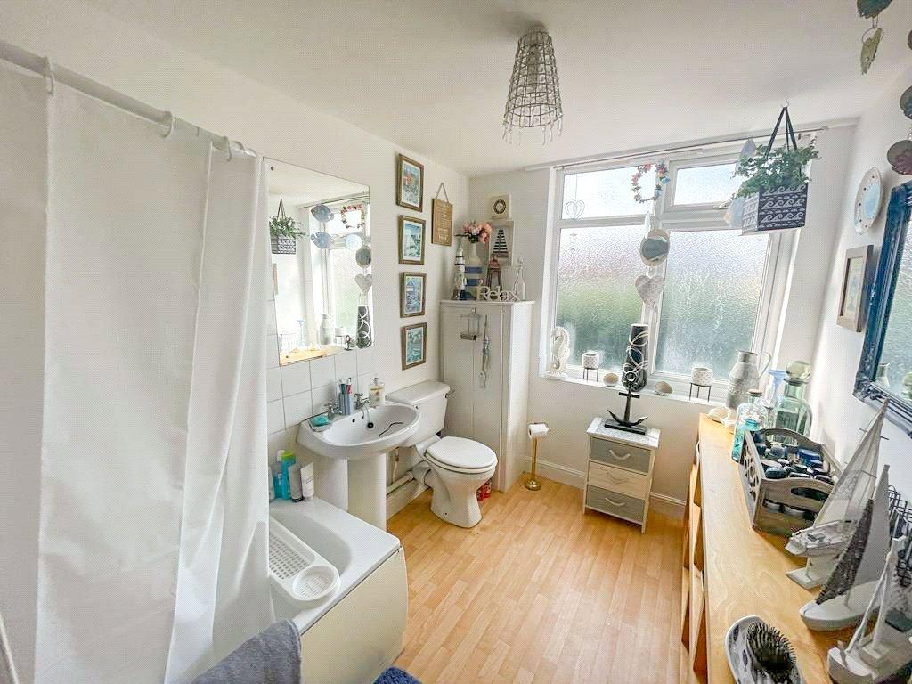 Flat 4 Bathroom