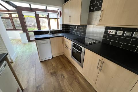 3 bedroom semi-detached house to rent, Ipswich IP3