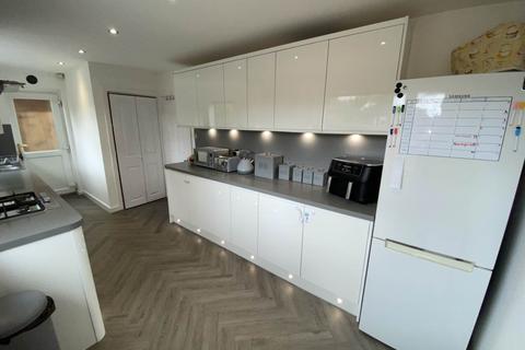 7 Bromley Avenue, Royton, Oldham, OL2 5YB