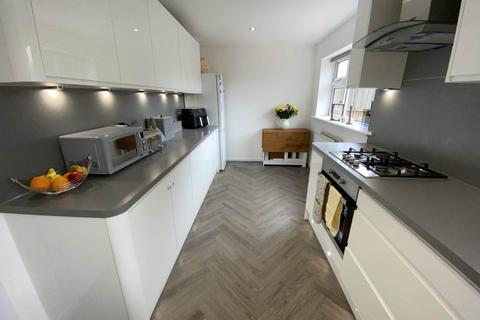 7 Bromley Avenue, Royton, Oldham, OL2 5YB