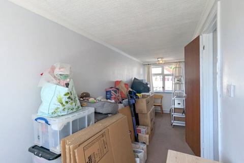 74 Fernside Avenue, Feltham, TW13 7BN