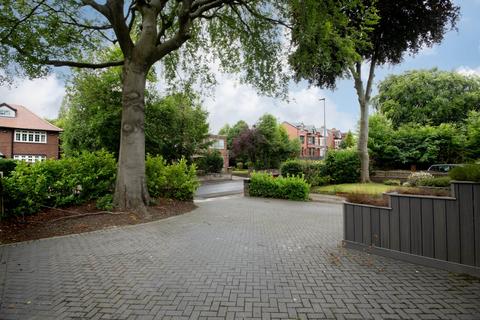 5 bedroom detached house to rent, Singleton Road, Salford