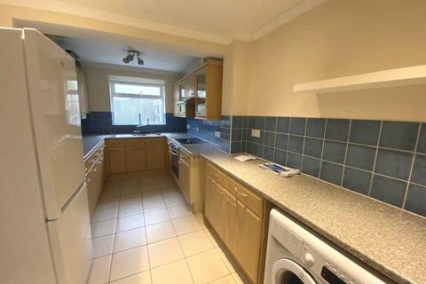 3 bedroom semi-detached house to rent, Bakers Walk, Aylesbury HP22