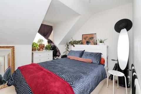 2 bedroom apartment to rent, Maple Road, Surbiton KT6