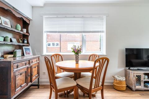 Flat 1, Hazel Court Bond Road, Warlingham, CR6 9SD