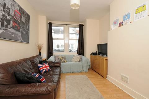 4 bedroom house to rent, Strathville Road Earlsfield SW18