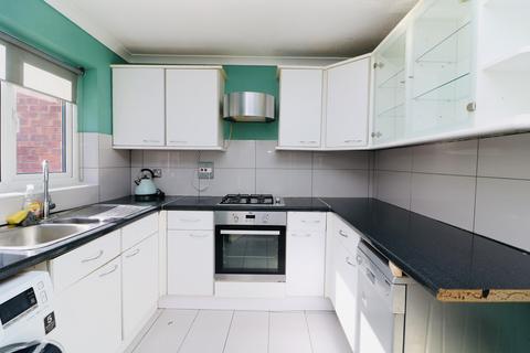 3 bedroom terraced house to rent, Claymore Close, Morden SM4