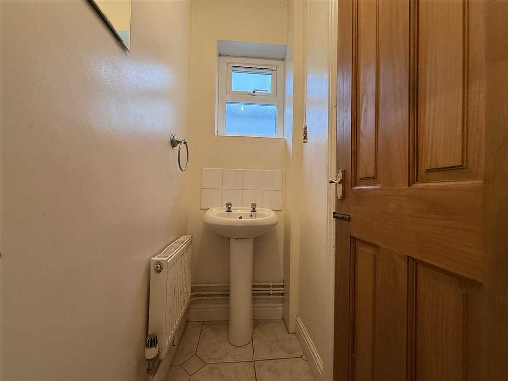 Cloakroom / Toilet