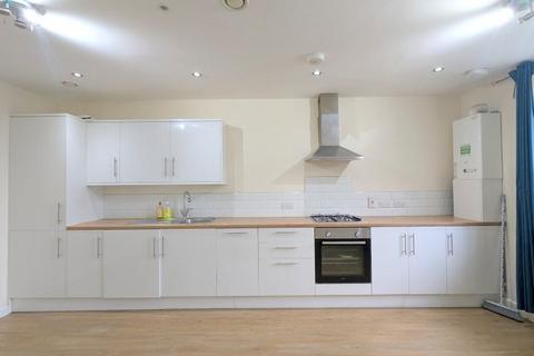 1 bedroom flat for sale, Staines Road, Feltham, TW14