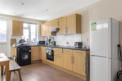 3 bedroom maisonette to rent, Kingsland Road, Dalston, E8