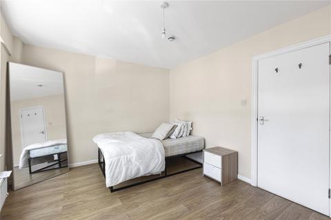 3 bedroom maisonette to rent, Kingsland Road, Dalston, E8