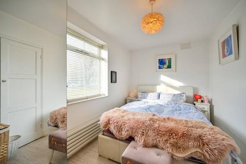 2 bedroom maisonette to rent, Aboyne Drive, Raynes Park, London, SW20