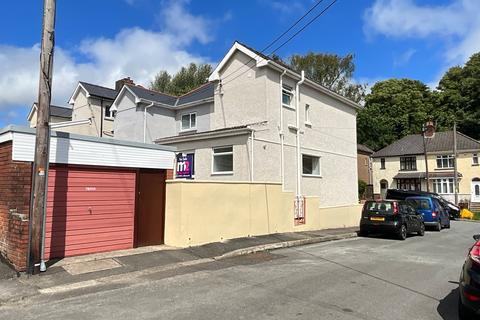 3 bedroom semi-detached house for sale, Twmpath Gardens, Pontypool NP4