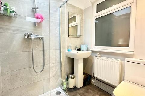 1 bedroom in a house share to rent, Ashley Avenue, Ilford IG6
