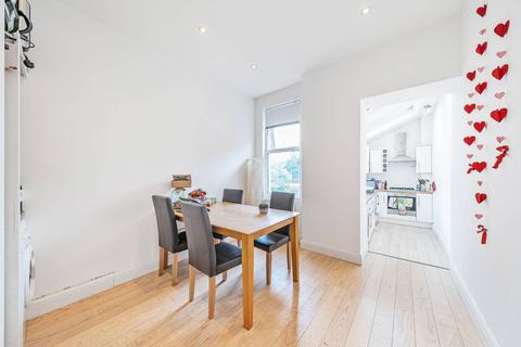 3 bedroom flat for sale, Culverden Road, Balham, London, SW12