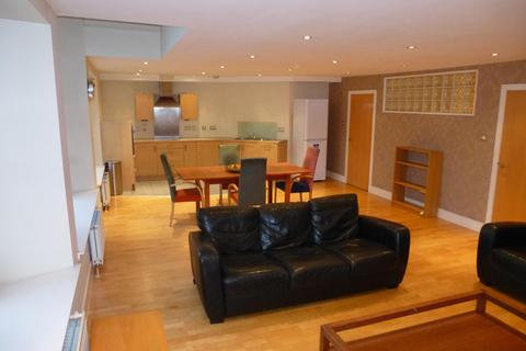 3 bedroom apartment to rent, Turnbull Street, Glasgow G1