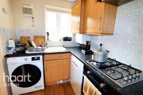 2 bedroom terraced house to rent, Scholars Walk, Langley