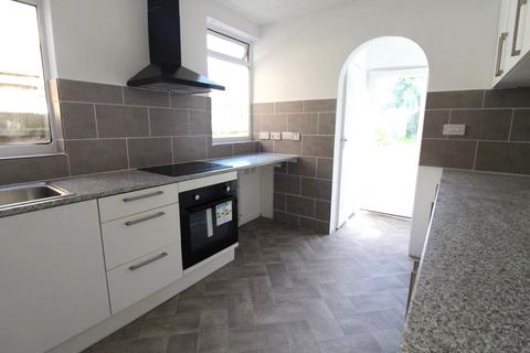 3 bedroom semi-detached house to rent, Grove Lane, Ipswich, IP4