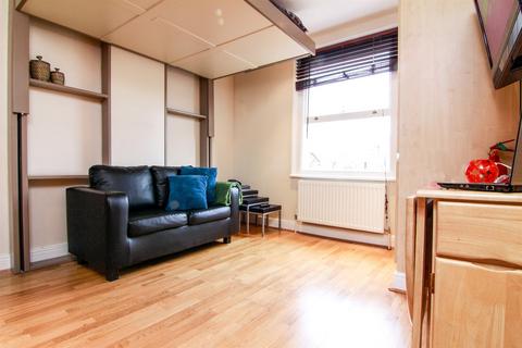 Studio to rent, London W2