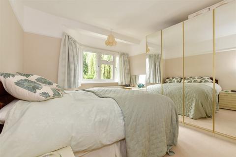 3 bedroom end of terrace house for sale, Brackley Square, Woodford Green, Essex