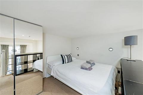 Studio to rent, 43 Clanricarde Gardens, London W2