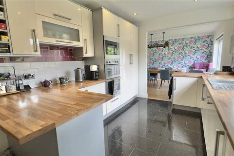 2 Oldfield Road, Heswall, Wirral, CH60 6SE