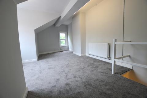 2 bedroom end of terrace house to rent, Paisley Road, Leeds LS12