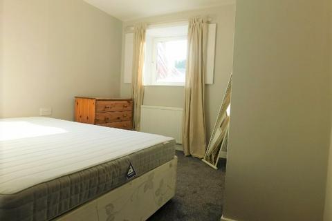 2 bedroom flat to rent, 240, Causewayside, Edinburgh, EH9 1UU