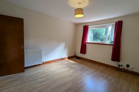 2 bedroom flat to rent, 24 Liff Road, ,