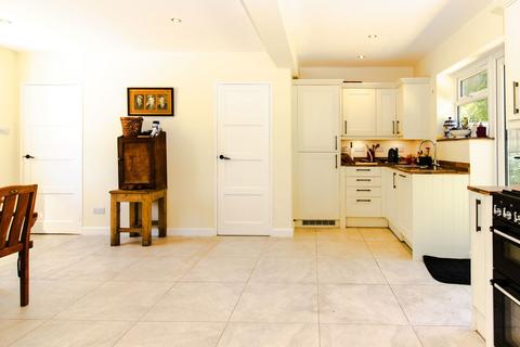 4 Baring Close, East Stratton, Winchester, SO21 3DY