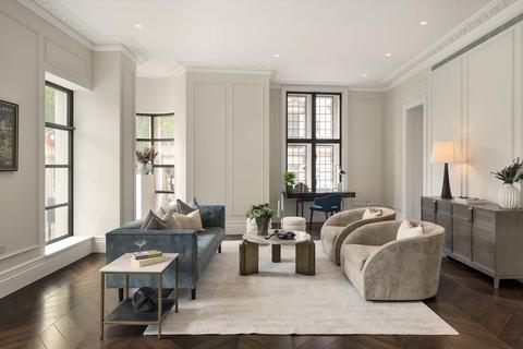 undefined, Knightsbridge Gate, 1 William Street, Knightsbridge, London, SW1X 9HL