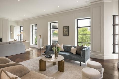 undefined, Knightsbridge Gate, 1 William Street, Knightsbridge, London, SW1X 9HL