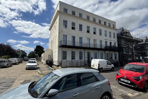 2 bedroom apartment to rent, St. Georges Terrace Herne Bay CT6