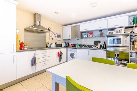 2 bedroom flat to rent, Kingsway, Finchley, London, N12