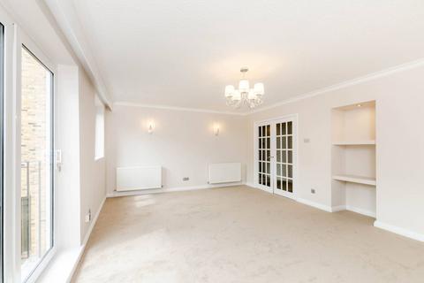 3 bedroom flat to rent, Eastbury Avenue, Northwood, HA6