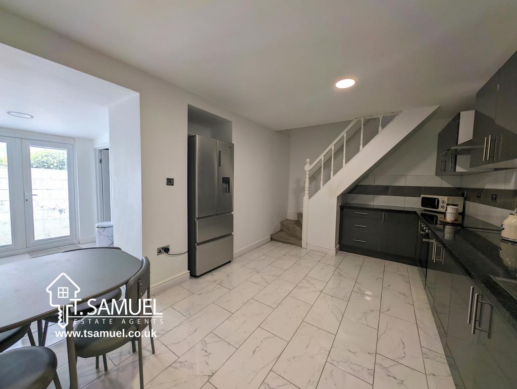 Kitchen b