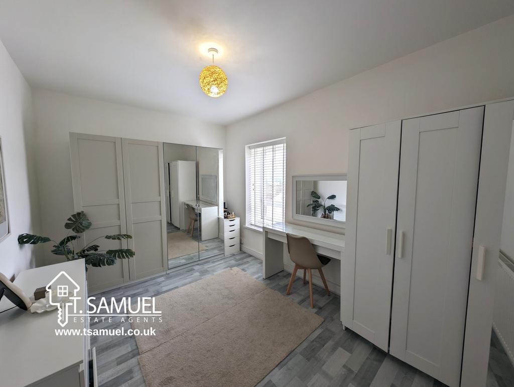 Bedroom 1a