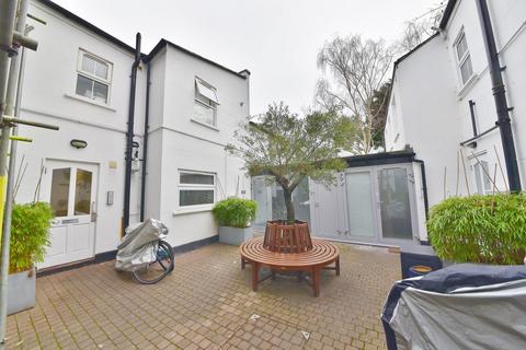 2 bedroom apartment to rent, Hampton Road, Twickenham TW2