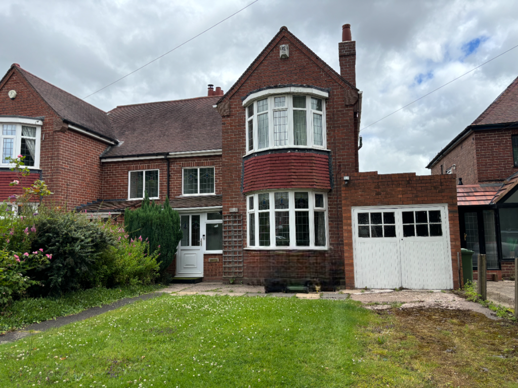 Aldridge Road, Walsall, WS4 3 bed semidetached house for sale £360,000