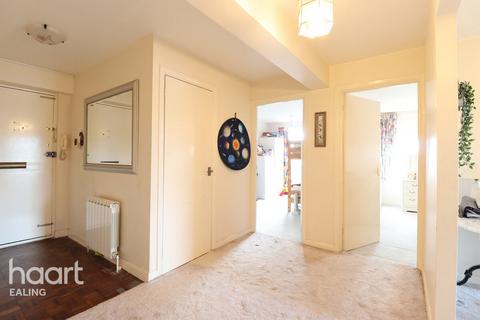 undefined, Green Vale, London