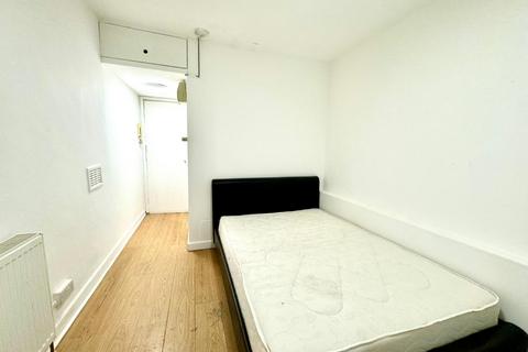 Studio to rent, Fitzjohns Ave NW3