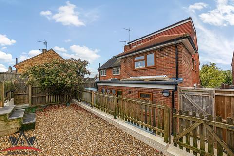 4 bedroom semi-detached house to rent, Ayot Path, Borehamwood WD6