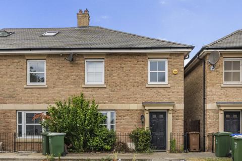 3 bedroom terraced house to rent, Rainbow Road Erith DA8